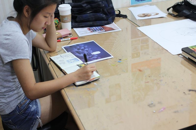 Art student working on sketchbook during portfolio preparation at Royal Blue Art & Design, Apgujeong Seoul