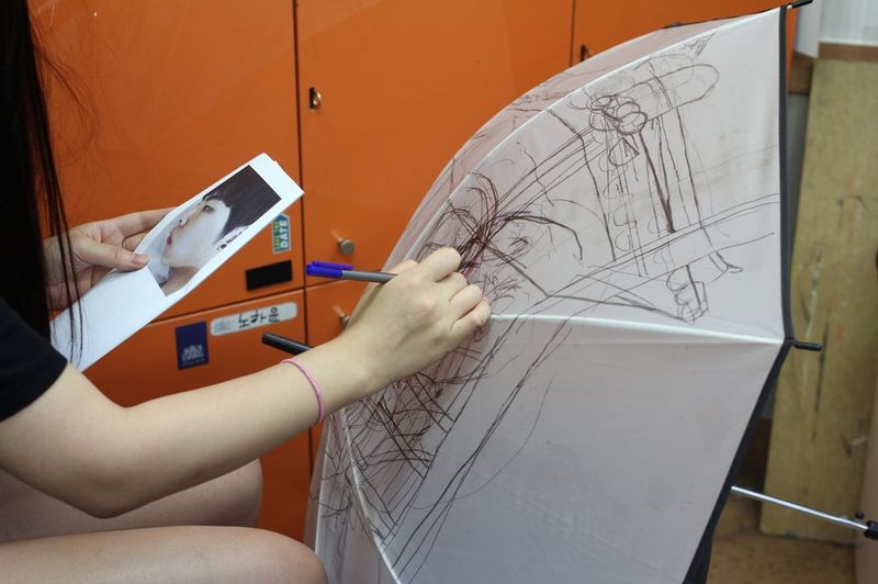 What IB Score Do You Need for Top US Art Schools? - Royal Blue Art 작업 공간
