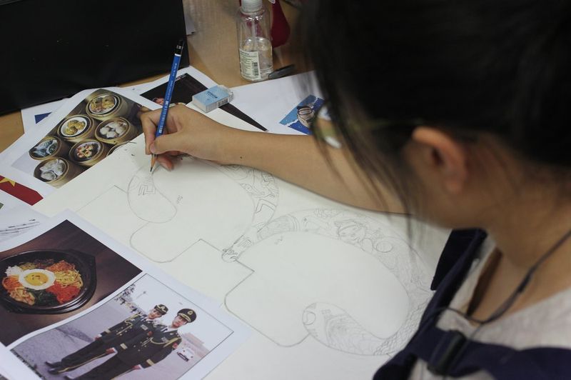 How to Use AI to Plan Portfolio Shipping and Materials - 압구정 Royal Blue Art 스튜디오