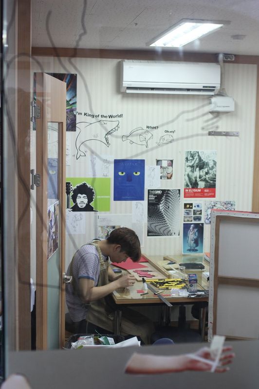 How to Write About AI in Your Artist Statement Honestly - Royal Blue Art — 압구정 포트폴리오 클래스