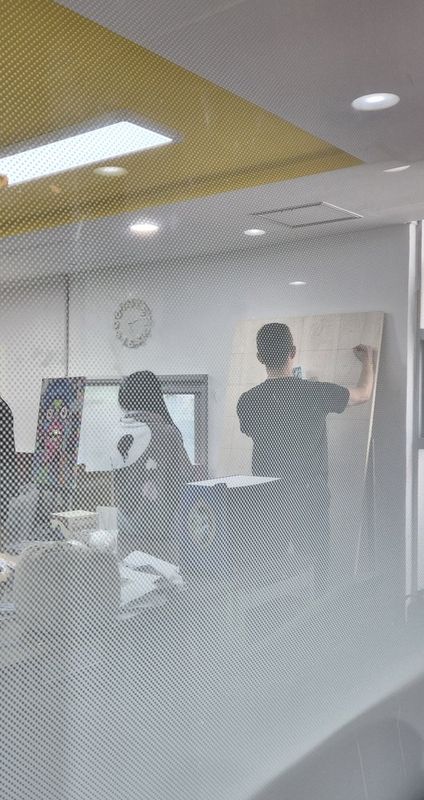 Portfolio instruction session at Royal Blue Art & Design studio, Apgujeong Seoul - preparing students for top US art schools