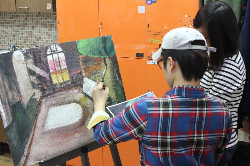 SVA in 2026: Current Campus and Program Changes - Royal Blue Art 학생들